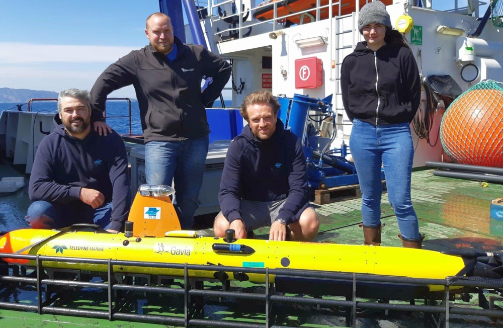 Team members of Marine Robotic Center of VLIZ and Alice Alice Ofélia Matossian (UGent) with AUV Barabas on RV Belgica (DynaMOD project - FWO)