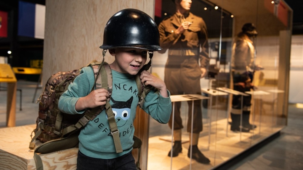 Winnaars scholenwedstrijd ‘Operatie Noordzee 1944-’45’ ontvangen prijs – expo verlengd tot 7 november