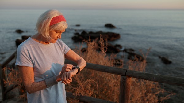 Senior aan de kust: impact op gezondheid en welzijn