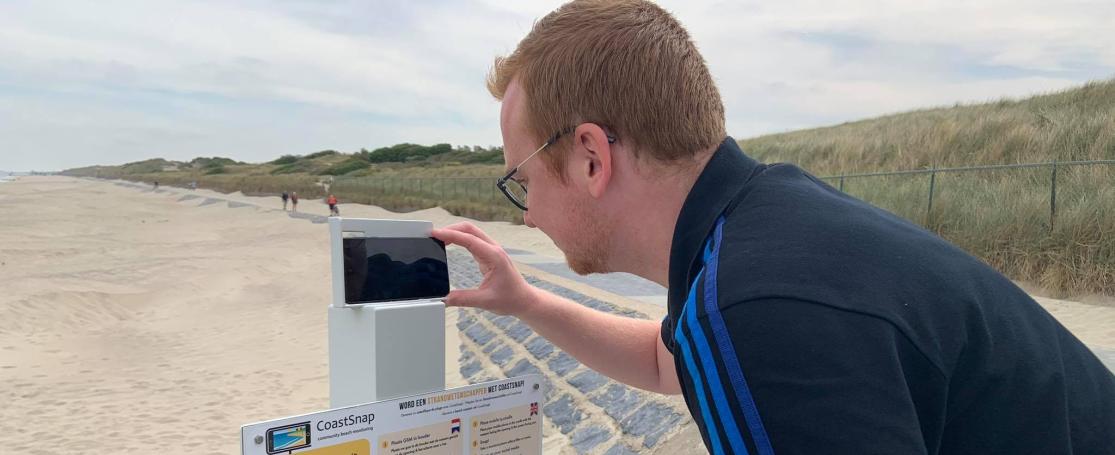 Coastnap meetpaal op het strand van Oostende