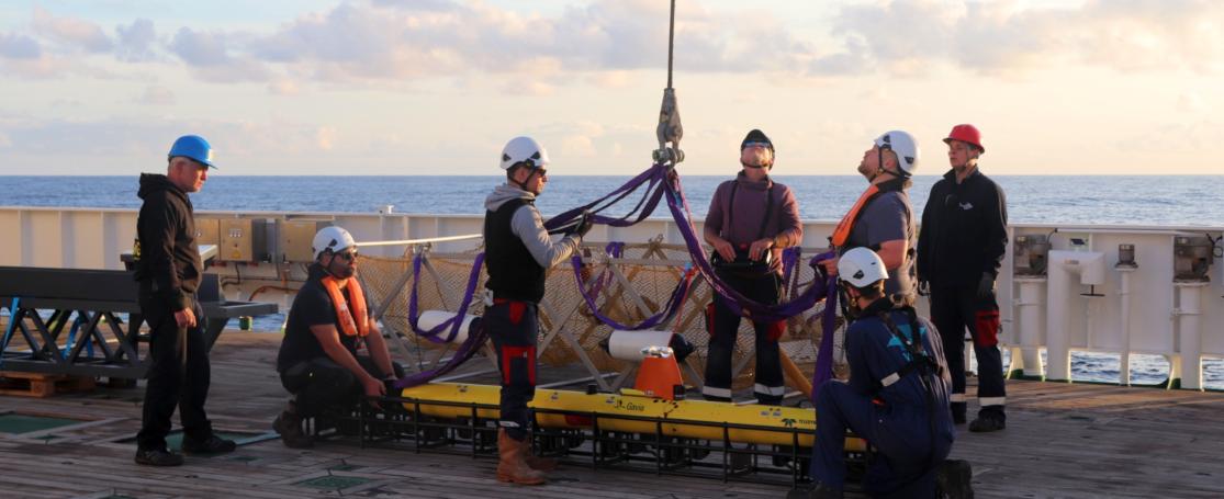 De AUV Barabas aan boord van de RV Belgica