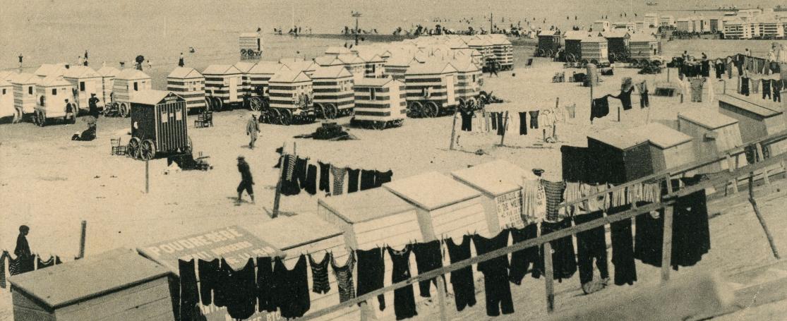 Badkarren op strand van Blankenberge voor WOI