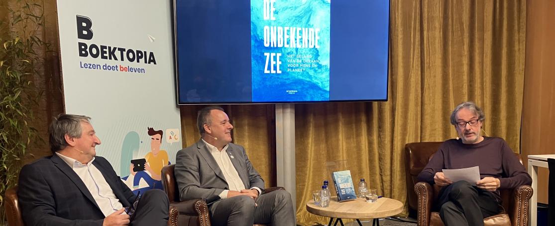 Voorstelling boek De onbekende Zee op Boektopia2023 in Kortrijk 