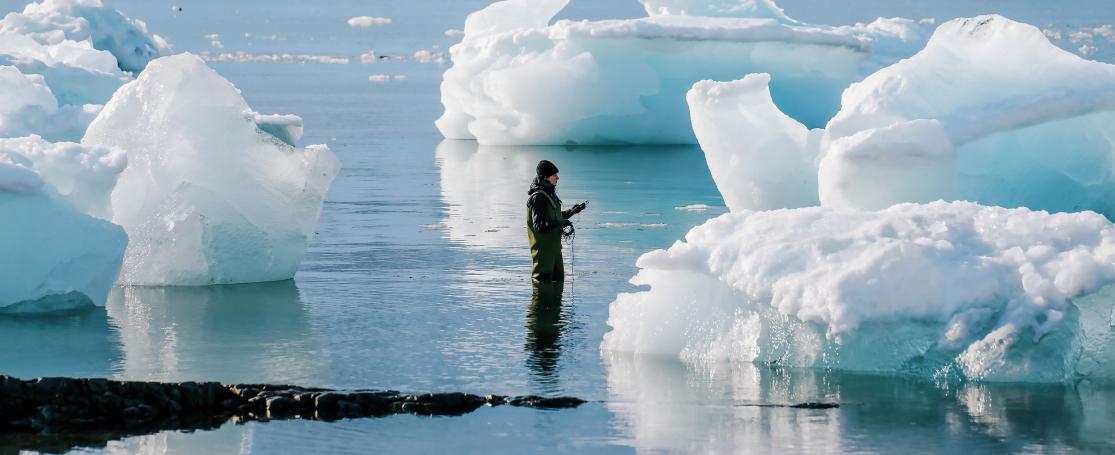 Elise Guillaume maakt geluidsopnames in Artische gebied