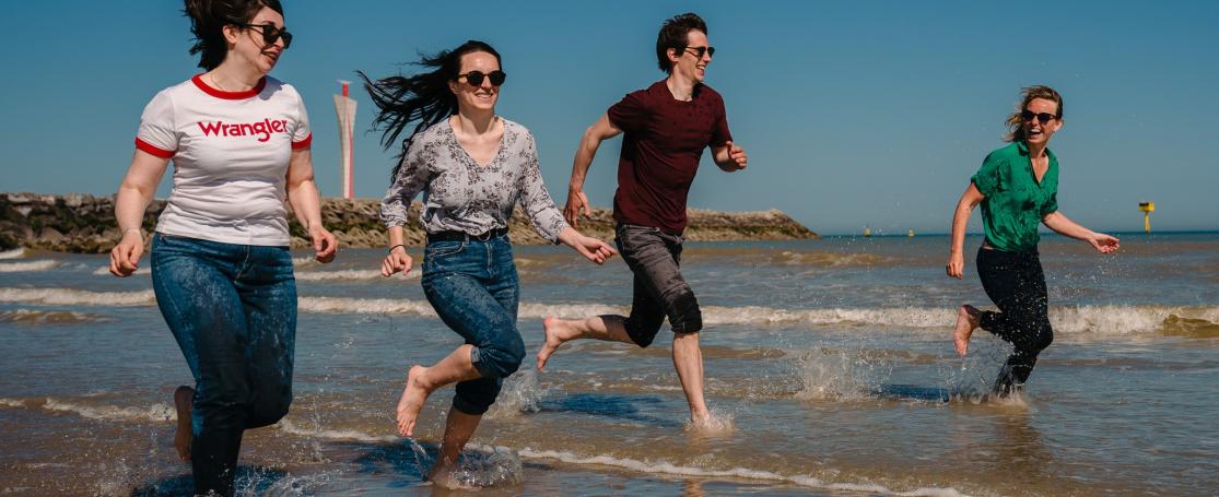 jobstudenten VLIZ tijdens pauze