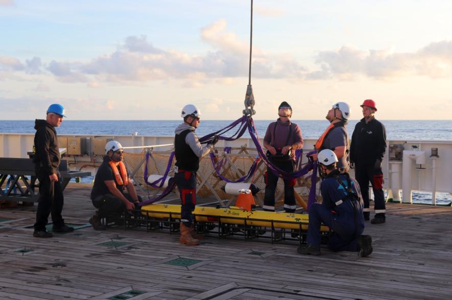 De AUV Barabas aan boord van de RV Belgica