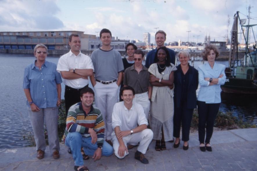 De VLIZ-ploeg anno 2000, met Algemeen directeur Jan Mees staand als 2de van links