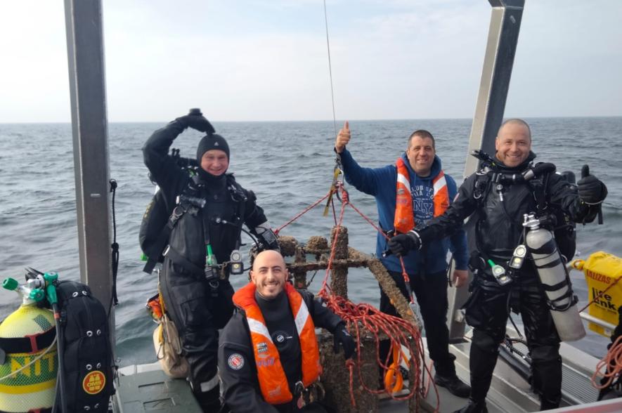 VLIZ duikteam voor een duik op het achterdek van Abbé Mann 