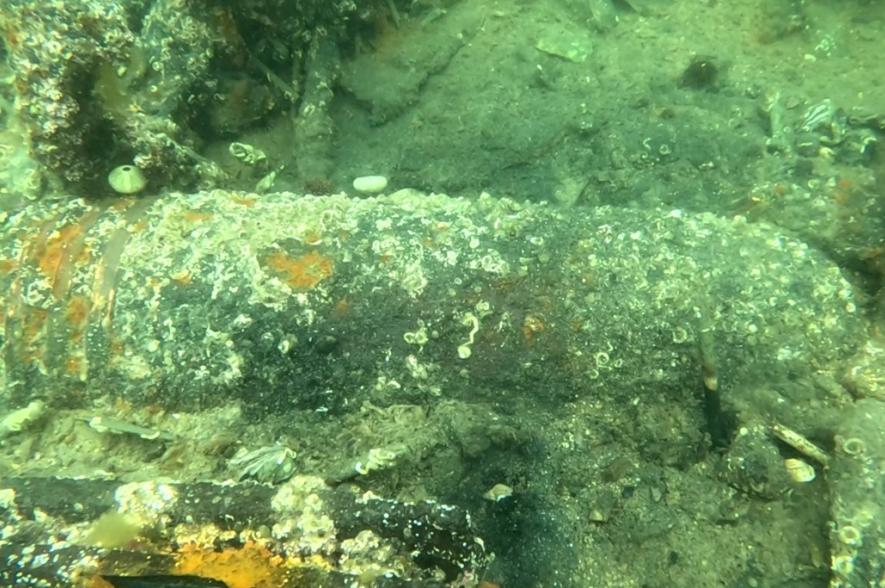 artilleriegranaat nabij het wrak van de Tirpitz