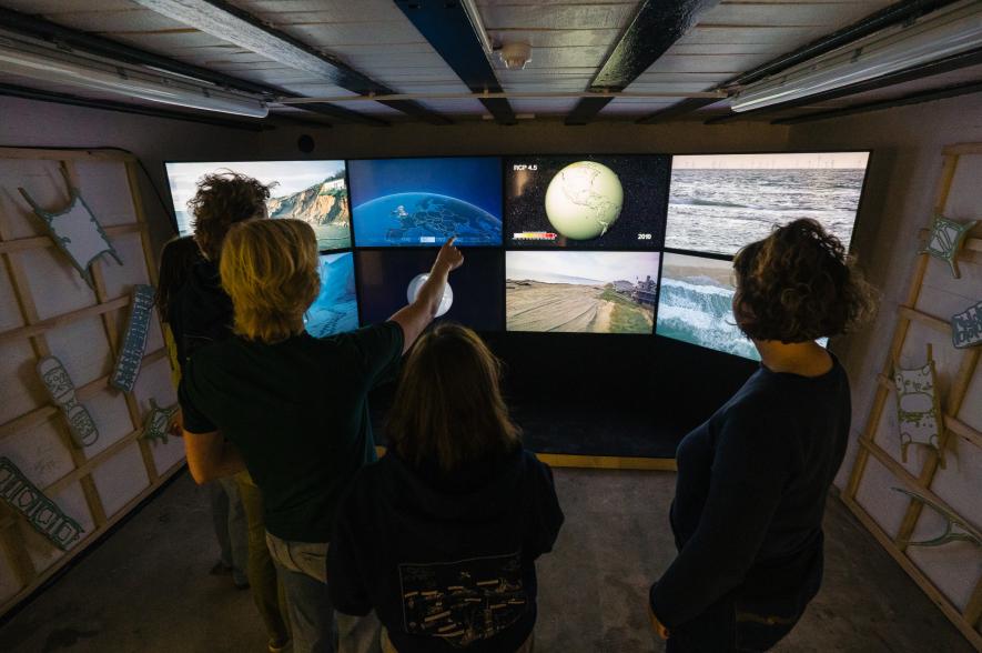 Het zeebelevingslab in de voormalige magazijnbunker