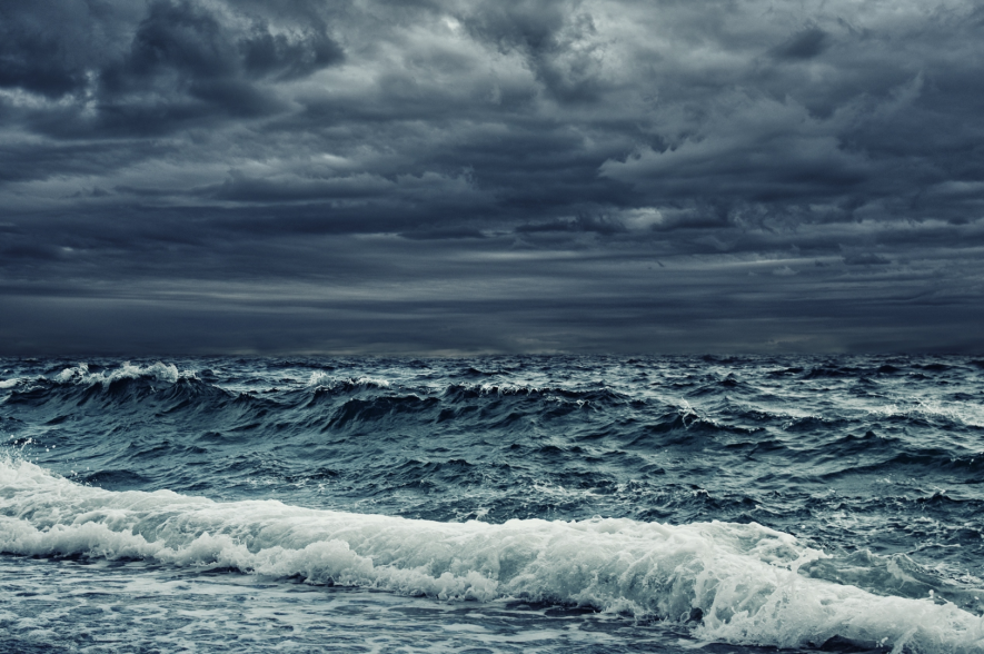 Storm over de oceaan